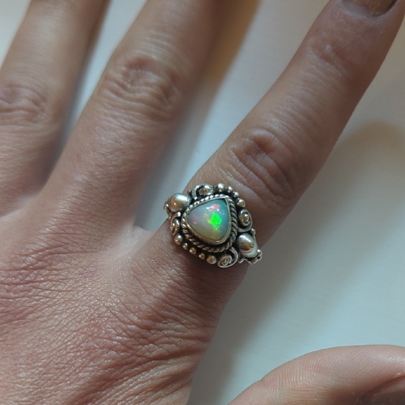 Jewelry - Elegant Silver Opal Ring